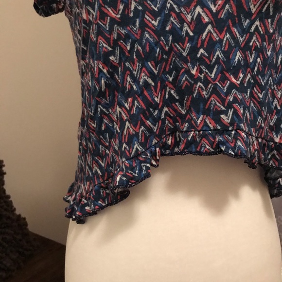 Flowy Crop Top 🌞 - Picture 3 of 5